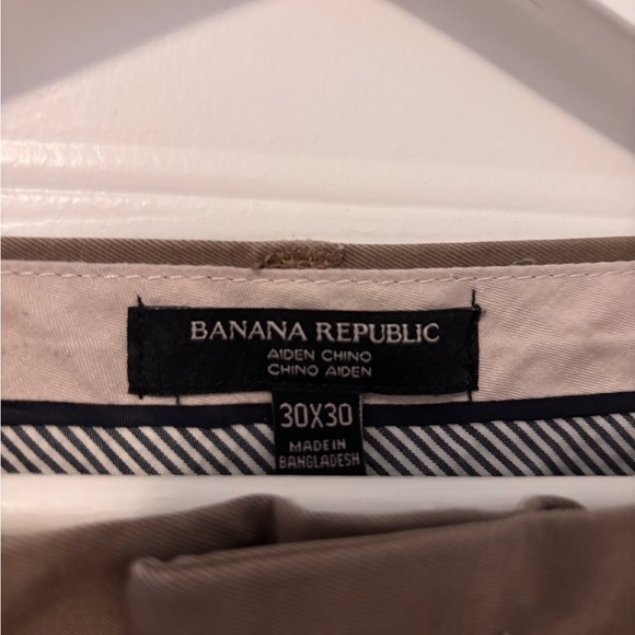 Men’s Banana Republic Chino Pants - Picture 2 of 3